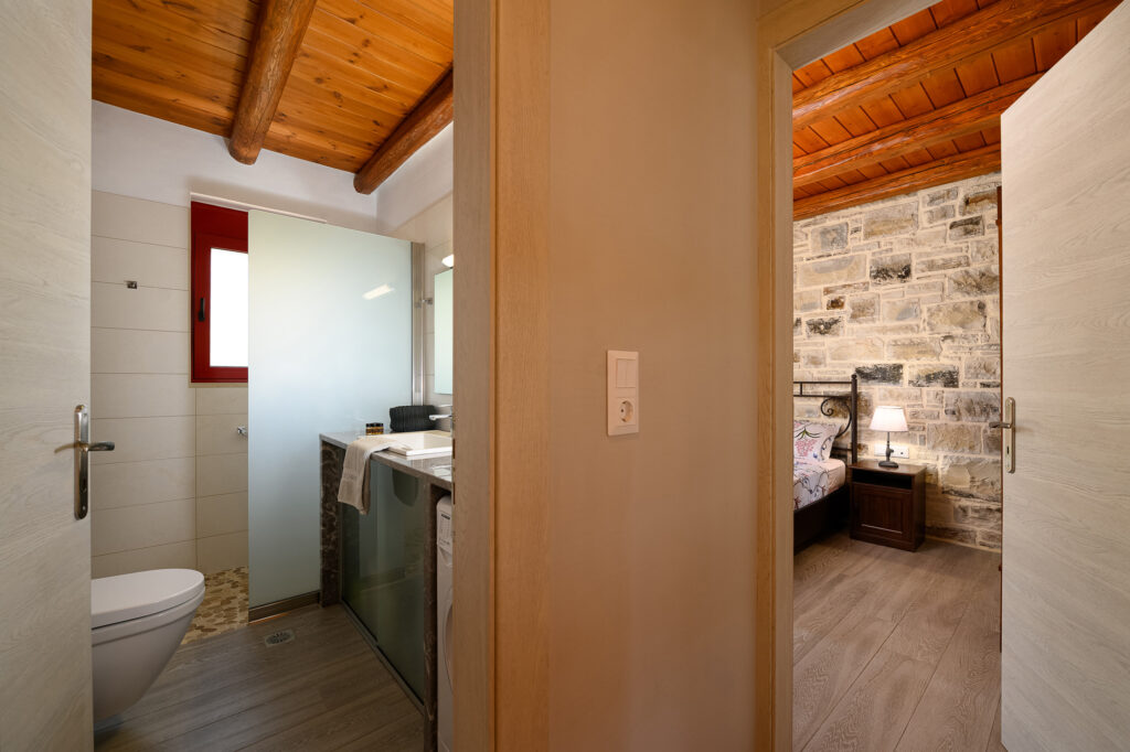 άποψη στο Ανατολικό Υπνοδωμάτιο και Μπάνιο