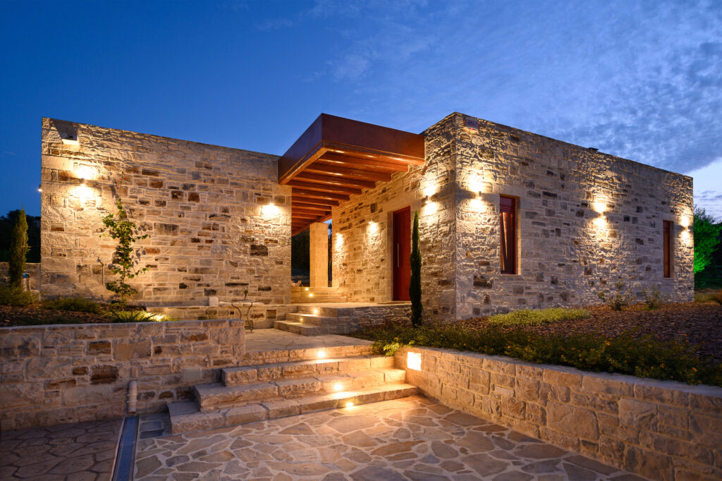 η κύρια είσοδος στη βίλα