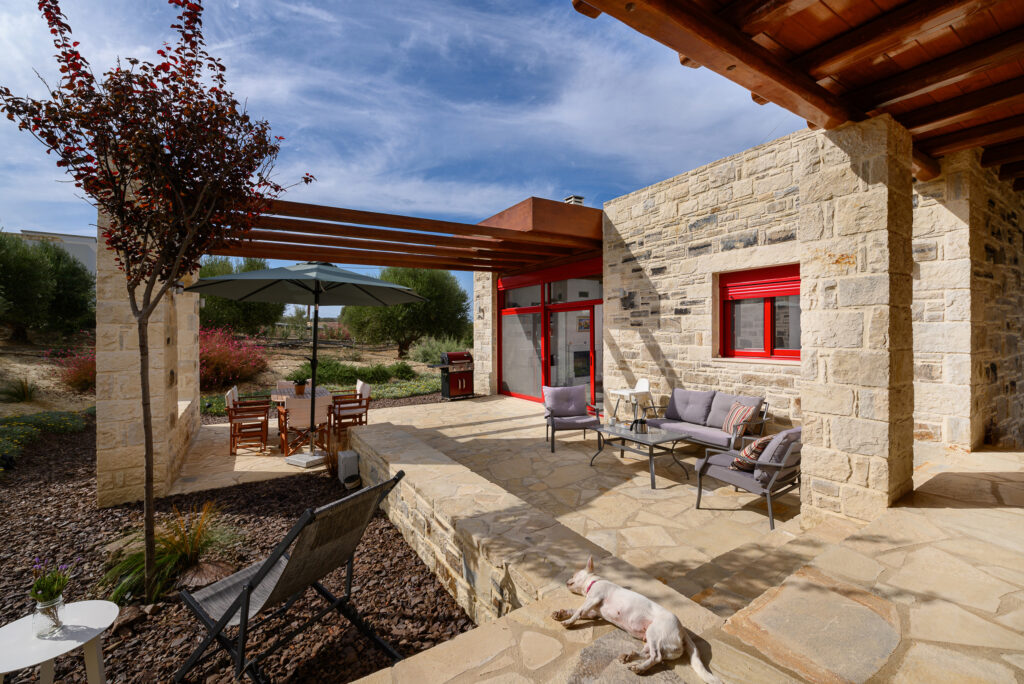 η Εξωτερική βεράντα της βίλας