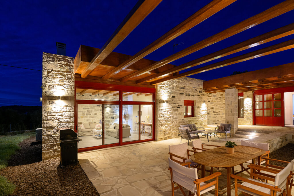 η Εξωτερική βεράντα της βίλας